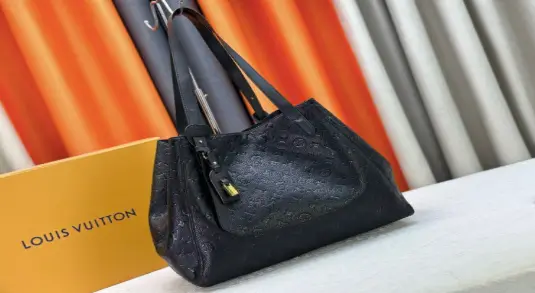 A Designer Bag for Women Lindsay Carried Through One City Weekend