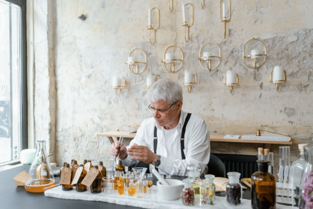 What Is a Niche Perfume House, and How Is It Different from a Designer?
